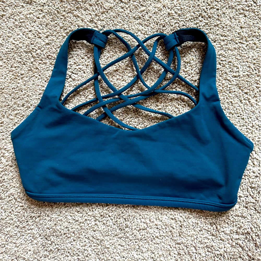 Lululemon Free to be Wild Bra Sz 6 Teal blue